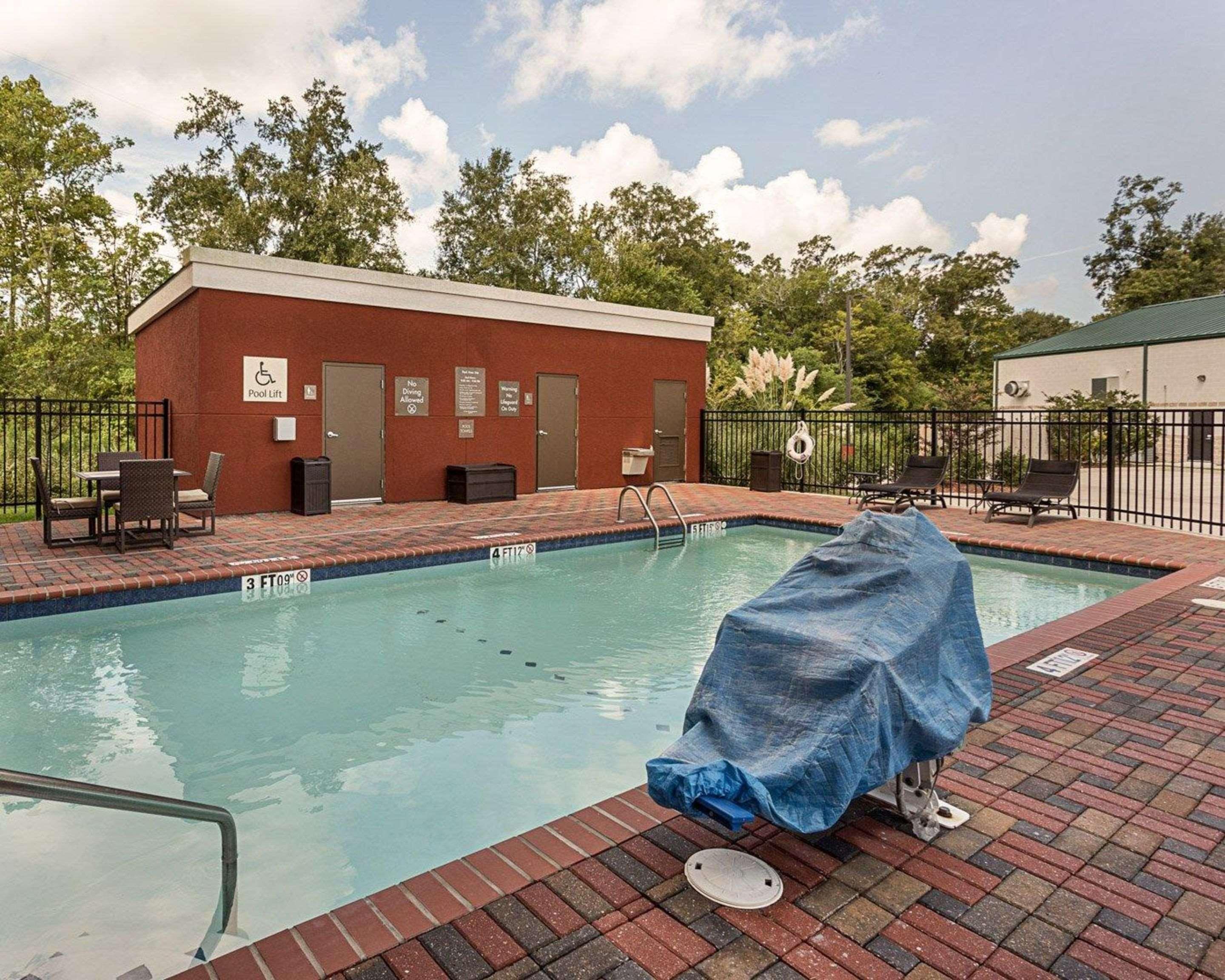 Comfort Suites Near Tanger Outlet Mall Gonzales Exterior foto