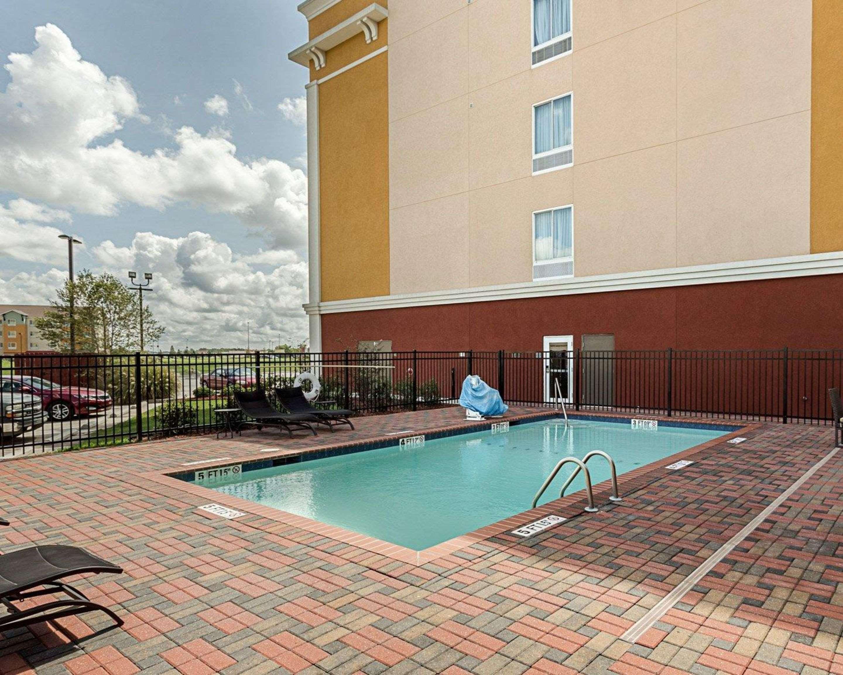 Comfort Suites Near Tanger Outlet Mall Gonzales Exterior foto